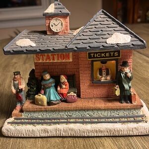 House Of Lloyd Christmas Around The World Light Up Train Station Collectible